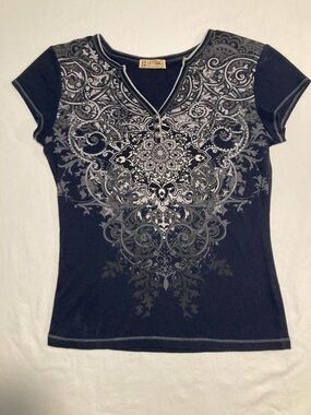 Blue Canyon Vintage-Inspired Navy Short Sleeve Graphic Top (Item No. R32)